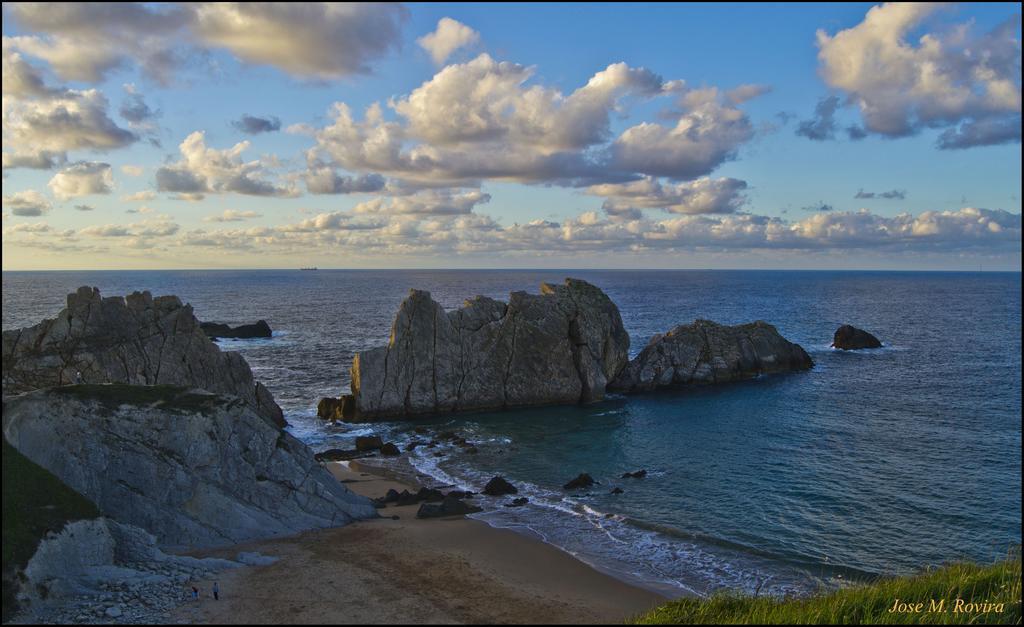 Chateau La Roca Sancibrian Bagian luar foto